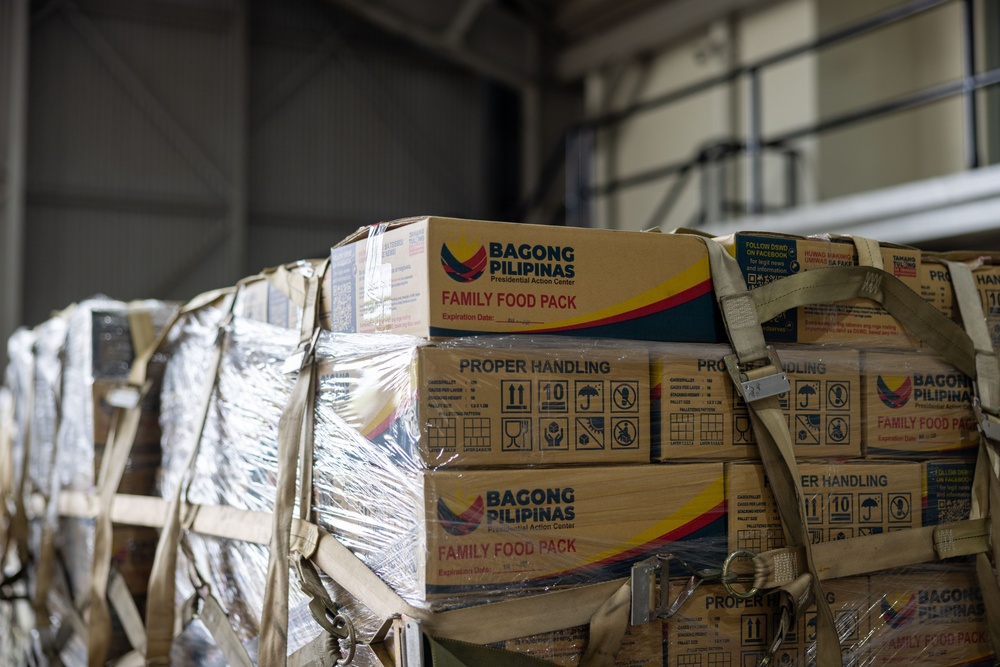 U.S. Marines with MRF-SEA, 1st MAW Support Foreign Disaster Relief Operations in Philippines