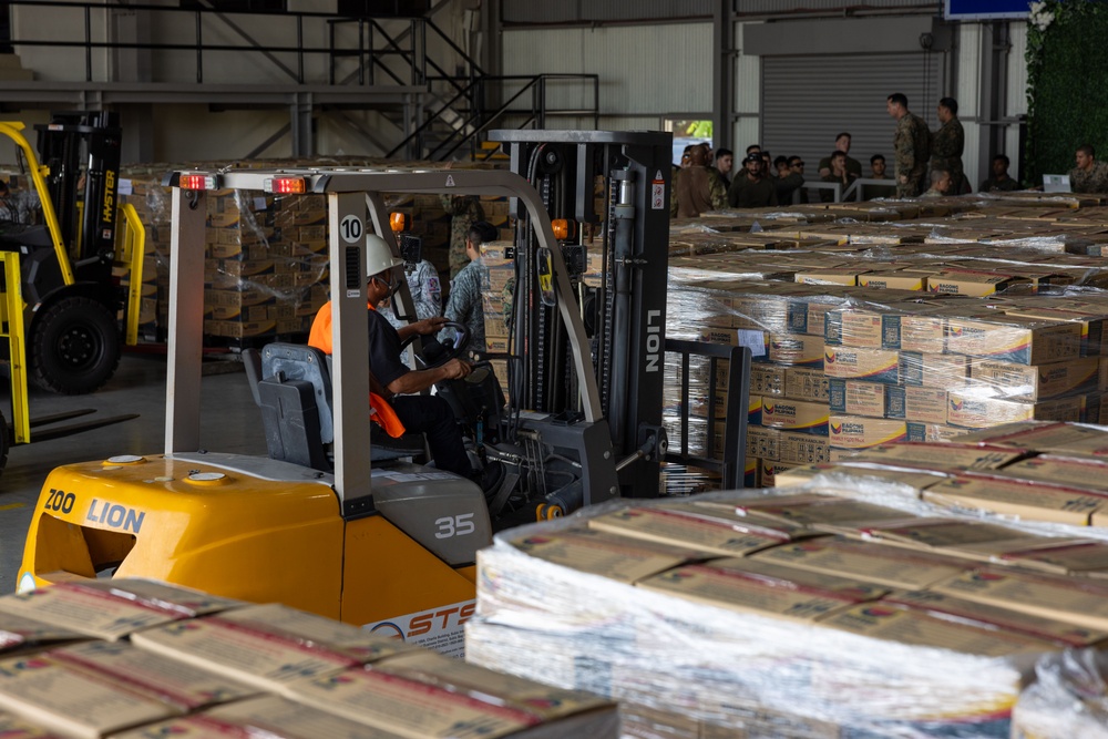 U.S. Marines with MRF-SEA, 1st MAW Support Foreign Disaster Relief Operations in Philippines