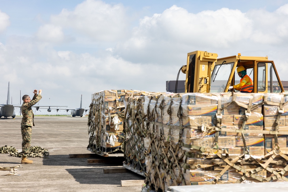 U.S. Marines with MRF-SEA, 1st MAW Support Foreign Disaster Relief Operations in Philippines