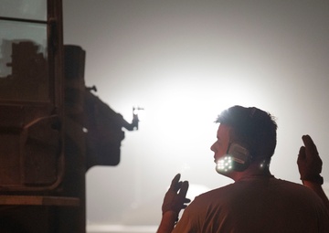 380th ELRS offloads cargo within CENTCOM