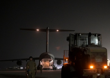 380th ELRS offloads cargo within CENTCOM