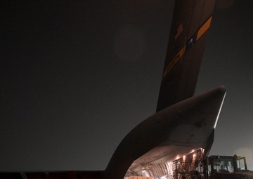 380th ELRS offloads cargo within CENTCOM