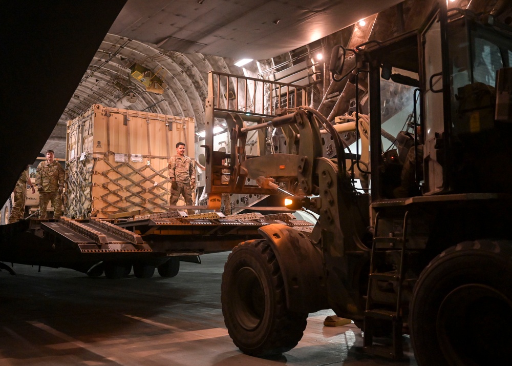 380th ELRS offloads cargo within CENTCOM