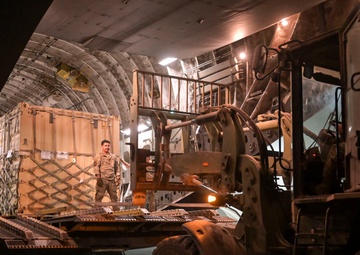 380th ELRS offloads cargo within CENTCOM