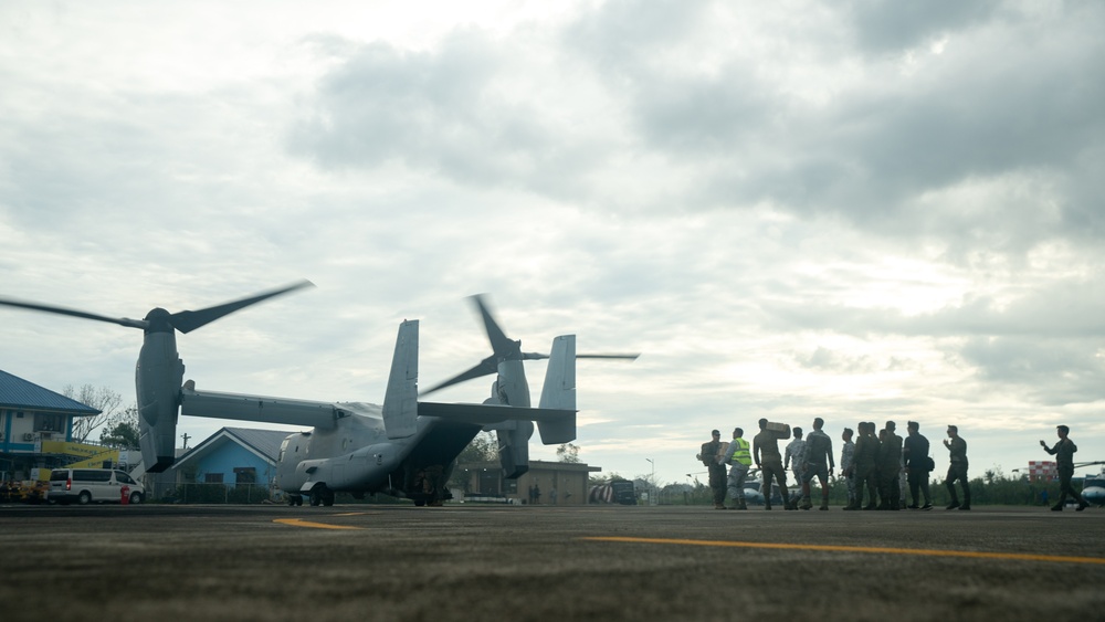 U.S. Marines Support Delivery of Family Food Packs in Philippines During Foreign Disaster Relief Operations