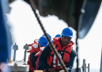 USS Mitscher (DDG 57) Sailors conduct replenishment-at-sea (RAS)