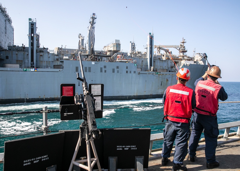 USS Mitscher (DDG 57) Sailors conduct RAS with USNS Cesar Chavez (T-AKE 14)