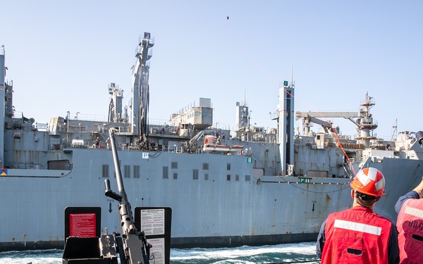 USS Mitscher (DDG 57) Sailors conduct RAS with USNS Cesar Chavez (T-AKE 14)