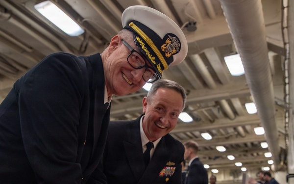 USS Arlington (LPD 24) Changes Command 2025