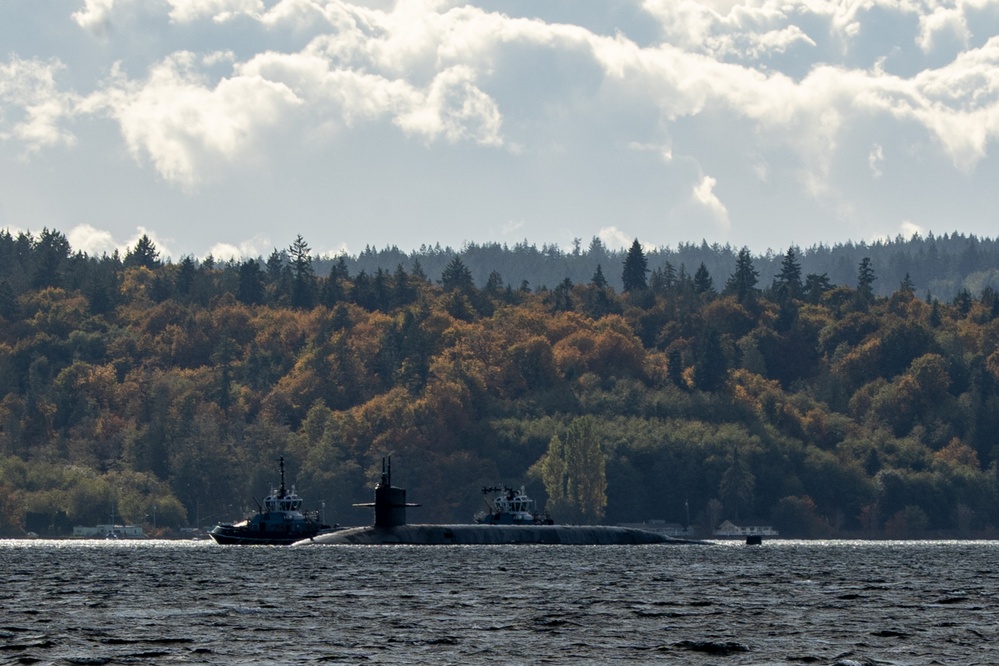 USS Pennsylvania (SSBN 735) Transits the Puget Sound