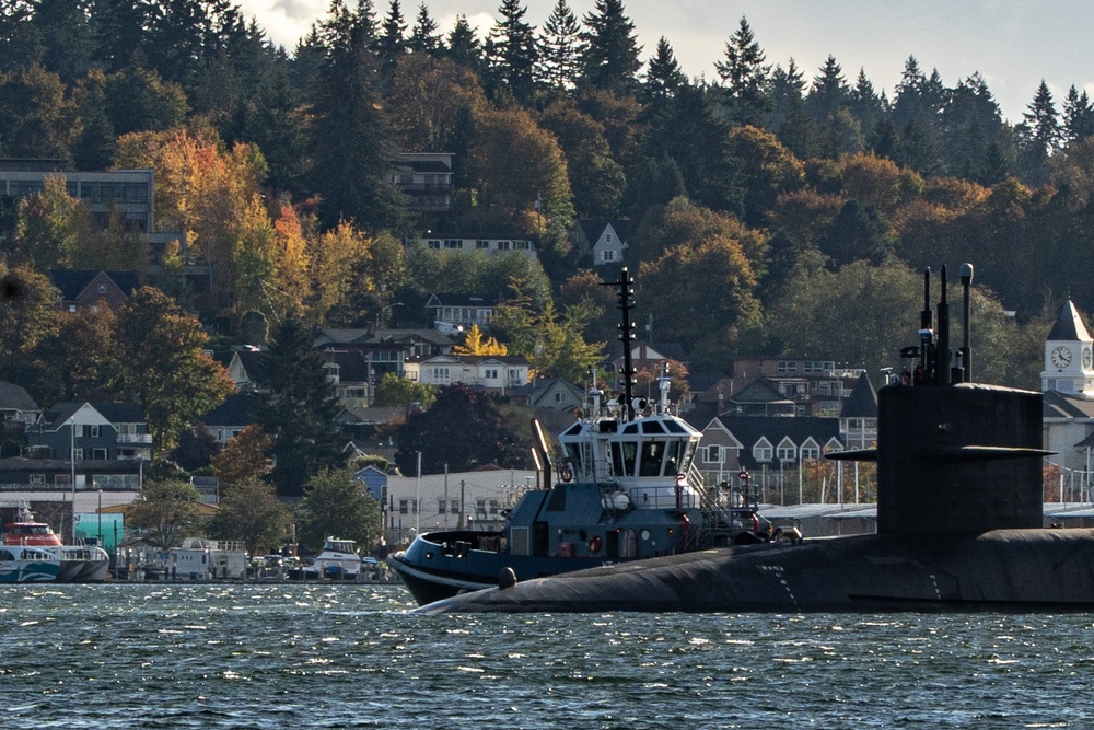 USS Pennsylvania (SSBN 735) Transits the Puget Sound