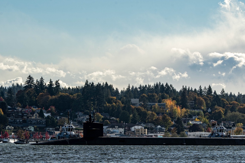 USS Pennsylvania (SSBN 735) Transits the Puget Sound