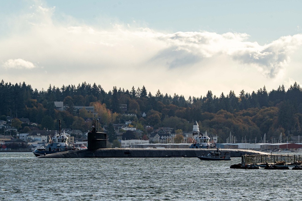 USS Pennsylvania (SSBN 735) Transits the Puget Sound