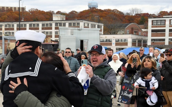 Newport News Returns From Deployment