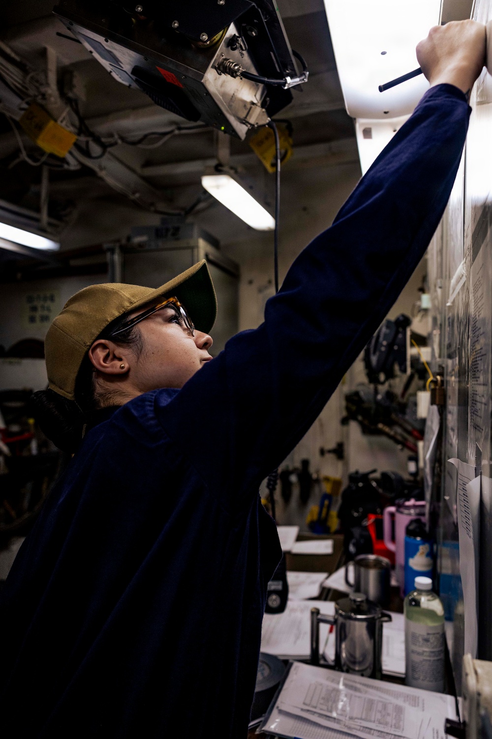 USS Iwo Jima Sailors and Marines Conduct an Integrated Training Team Environment