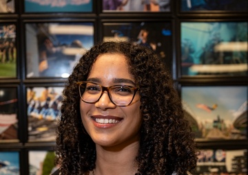 Navy Spouse Recognized for Supporting Navy Families and Recruiting Efforts