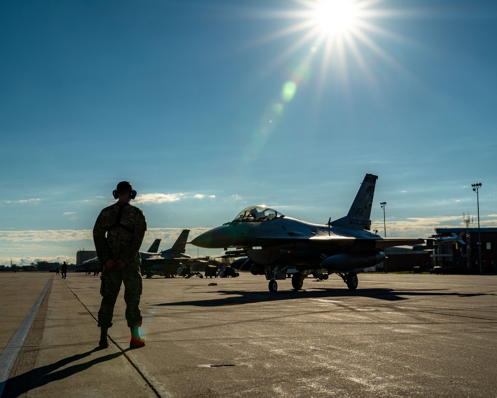 F-16 Fighting Falcon milestone: 10,000 flight hours and counting
