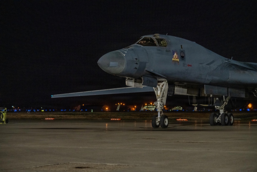 BTF: B-1B Lancer lands from Oct. 30 mission