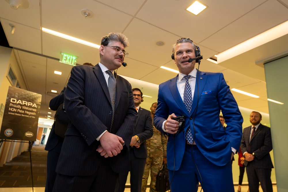 SW, USW(R&amp;E) Visit DARPA