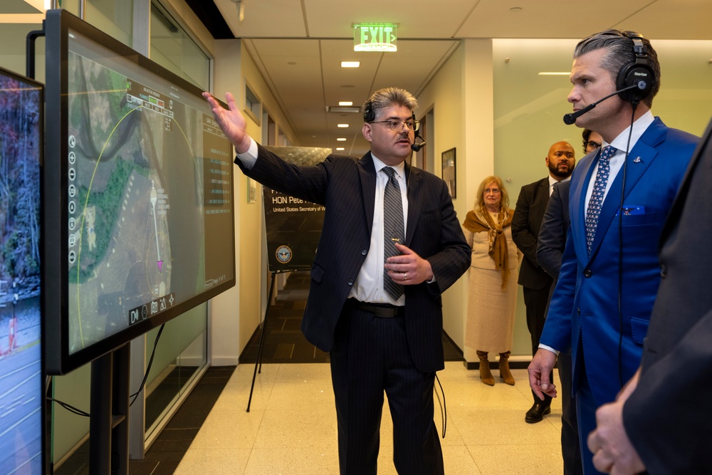 SW, USW(R&amp;E) Visit DARPA