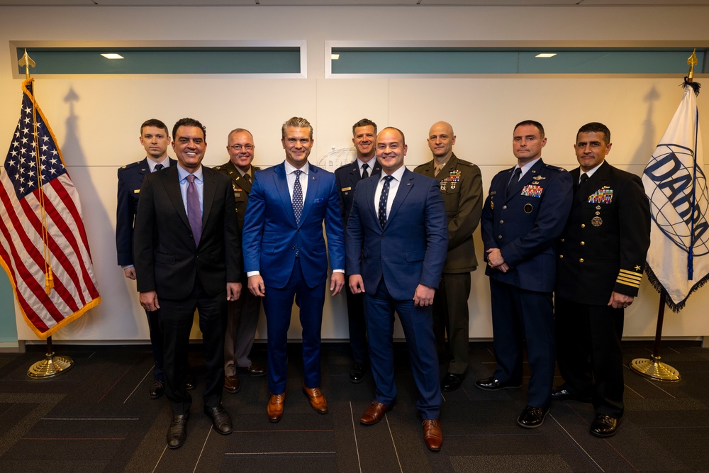 SW, USW(R&amp;E) Visit DARPA