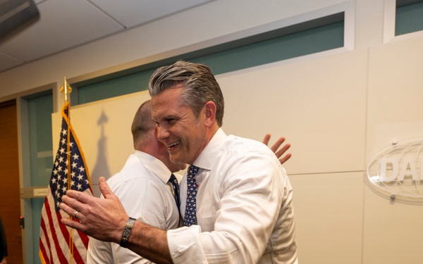 SW, USW(R&amp;E) Visit DARPA