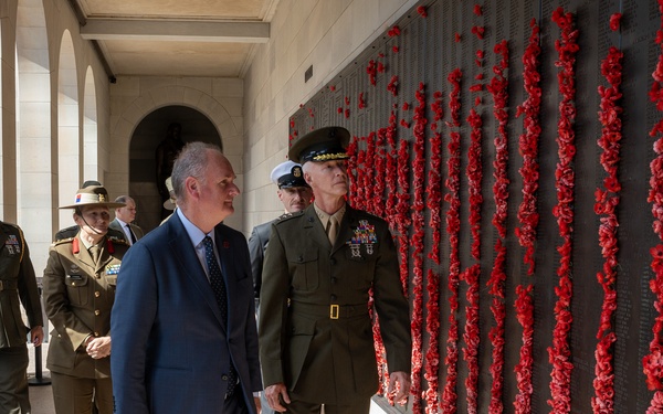 MARFORPAC Commander visits Australian War Memorial