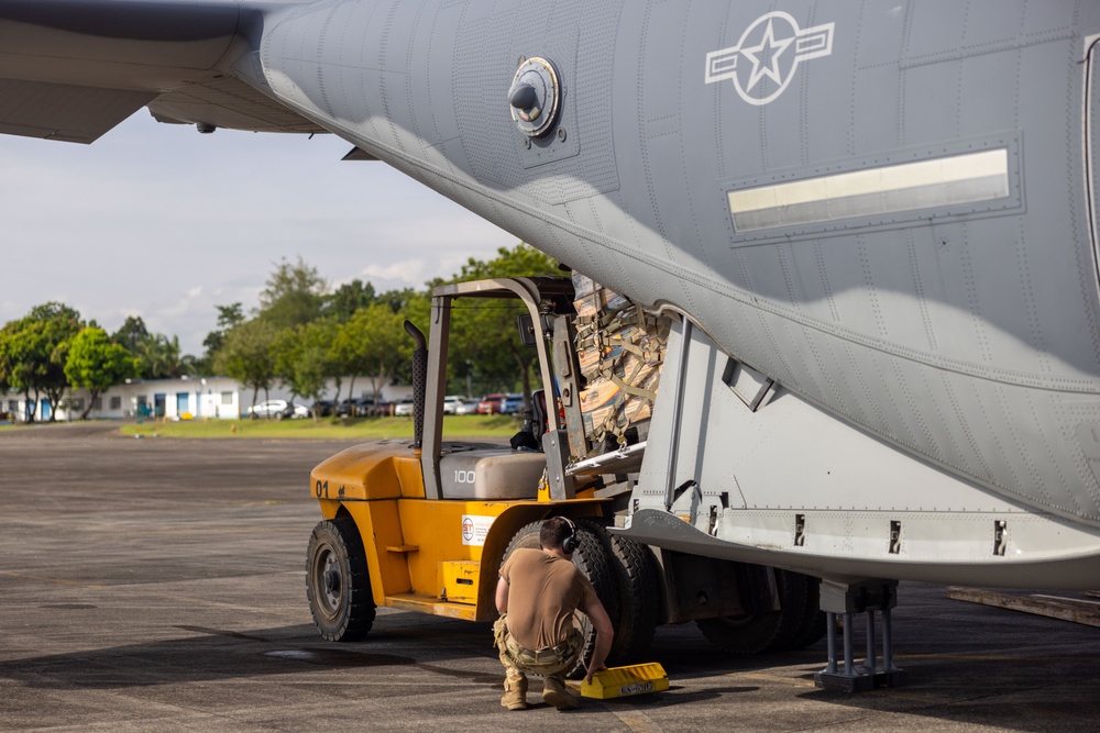 MRF-SEA, 1st MAW Marines Load Pallets of Family Food Packs to Support Foreign Disaster Relief Operations in the Philippines