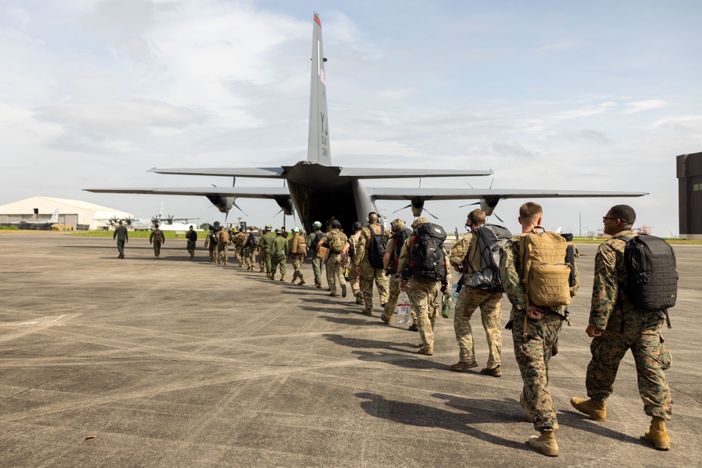 MRF-SEA, 1st MAW Marines Load Pallets of Family Food Packs to Support Foreign Disaster Relief Operations in the Philippines