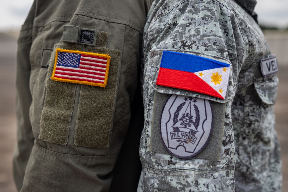 MRF-SEA, 1st MAW Marines Load Pallets of Family Food Packs to Support Foreign Disaster Relief Operations in the Philippines