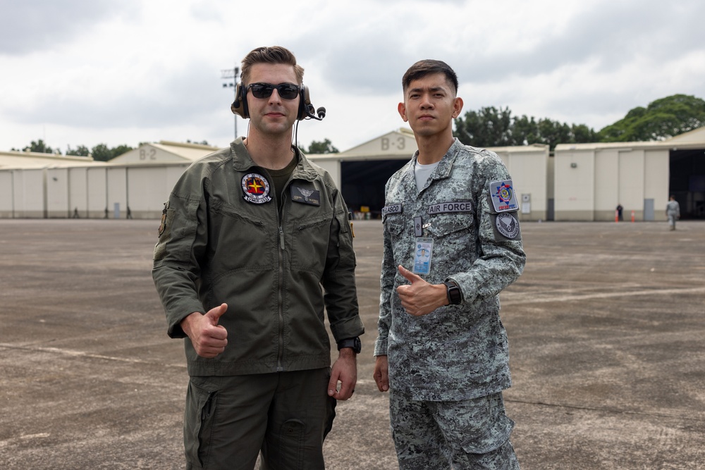 MRF-SEA, 1st MAW Marines Load Pallets of Family Food Packs to Support Foreign Disaster Relief Operations in the Philippines