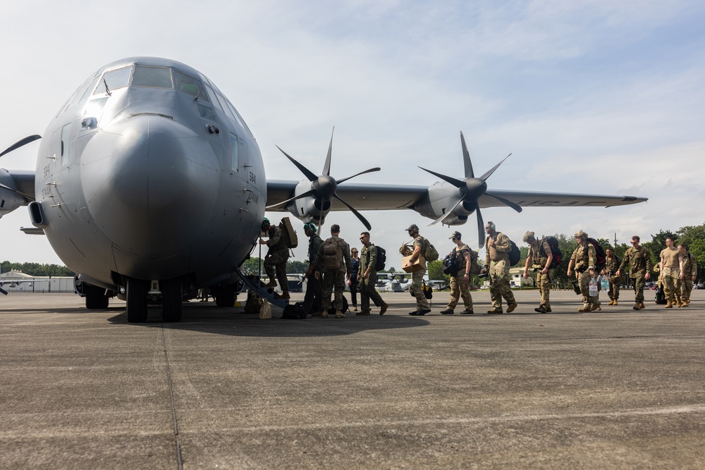 U.S. Marines Support Delivery of Family Food Packs in Philippines During Foreign Disaster Relief Operations