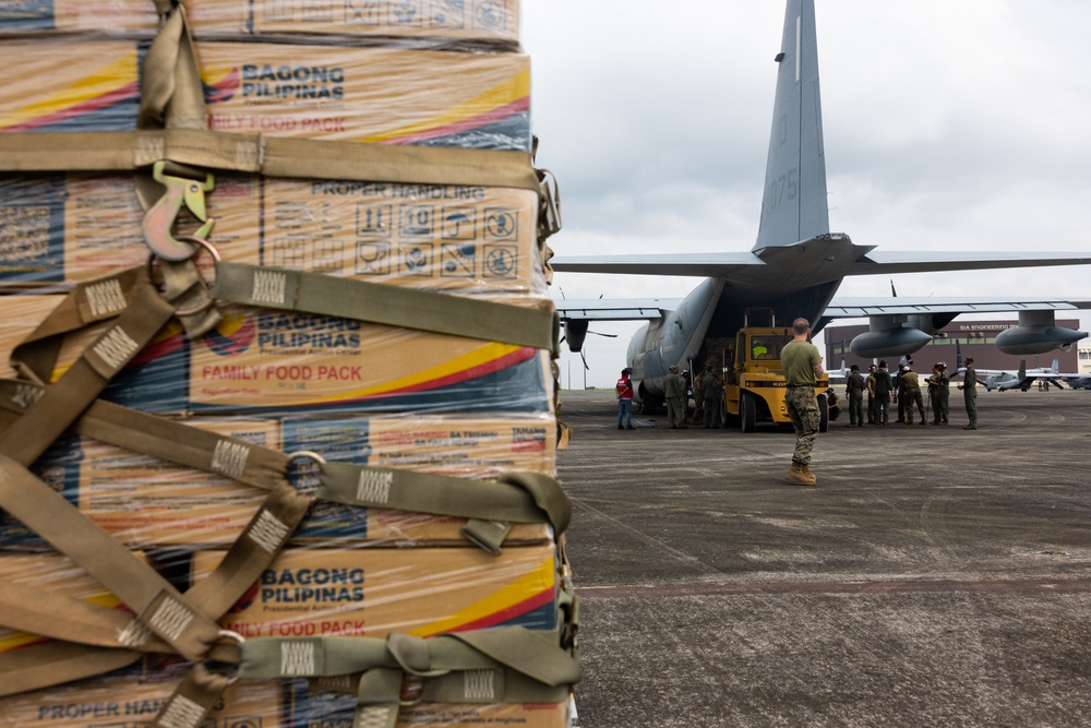 U.S. Marines Support Delivery of Family Food Packs in Philippines During Foreign Disaster Relief Operations