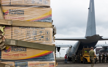 U.S. Marines Support Delivery of Family Food Packs in Philippines During Foreign Disaster Relief Operations