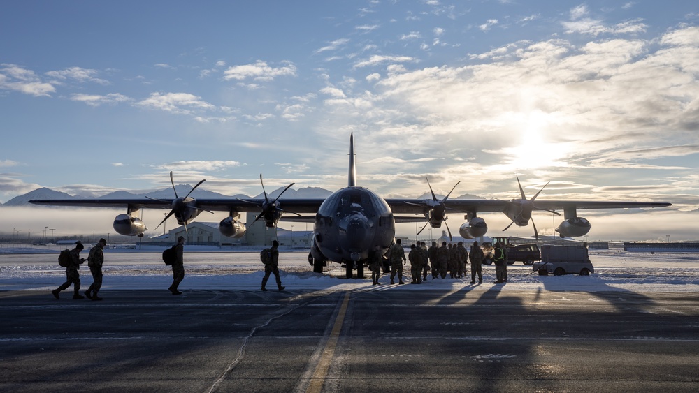 AKANG aviators transport AKOM members, gear, supplies to Bethel during Operation Halong Response
