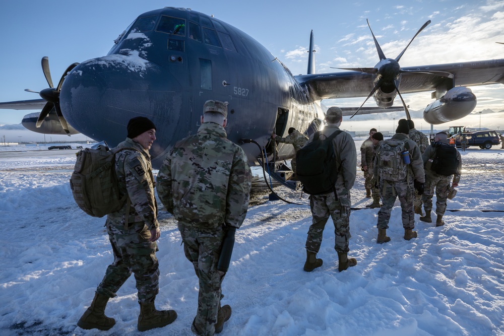 AKANG aviators transport AKOM members, gear, supplies to Bethel during Operation Halong Response