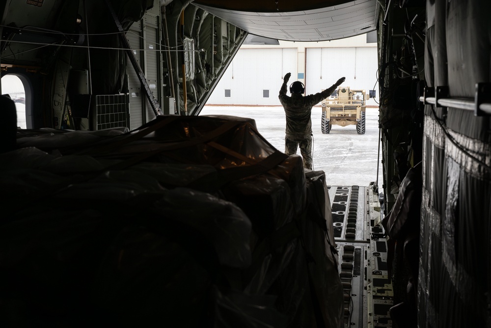 AKANG aviators transport AKOM members, gear, supplies to Bethel during Operation Halong Response