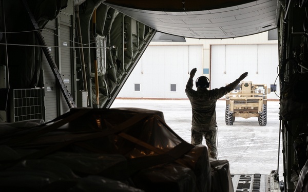 AKANG aviators transport AKOM members, gear, supplies to Bethel during Operation Halong Response