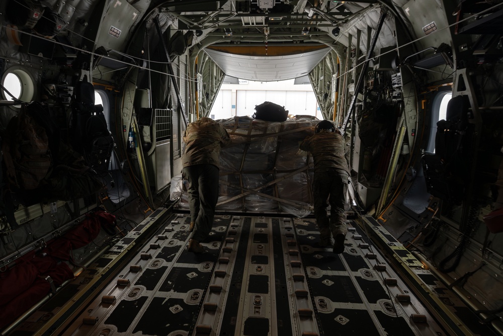 AKANG aviators transport AKOM members, gear, supplies to Bethel during Operation Halong Response
