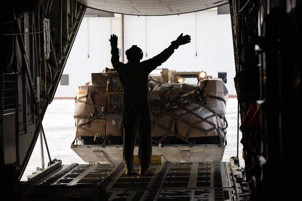 AKANG aviators transport AKOM members, gear, supplies to Bethel during Operation Halong Response