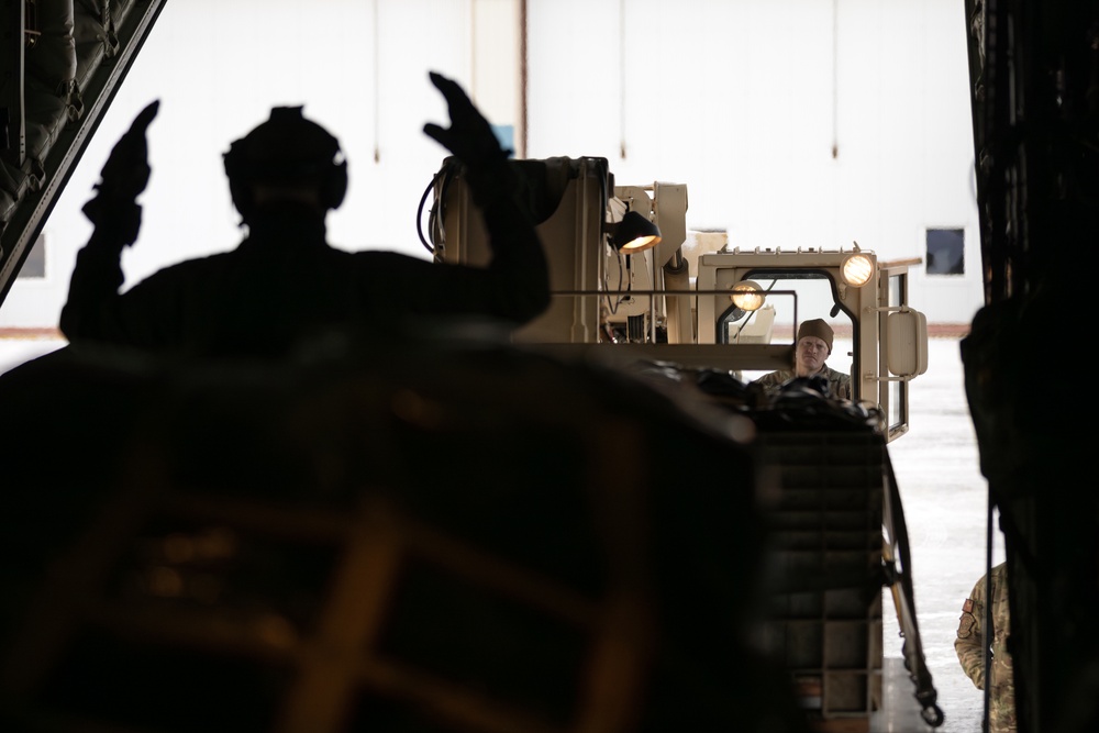 AKANG aviators transport AKOM members, gear, supplies to Bethel during Operation Halong Response