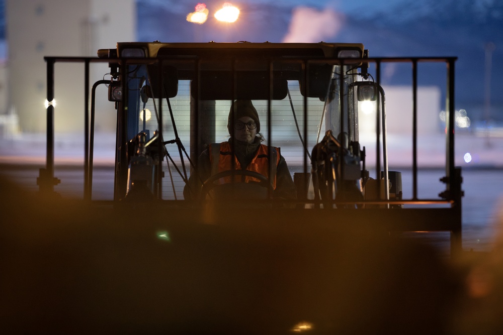 AKANG aviators transport AKOM members, gear, supplies to Bethel during Operation Halong Response