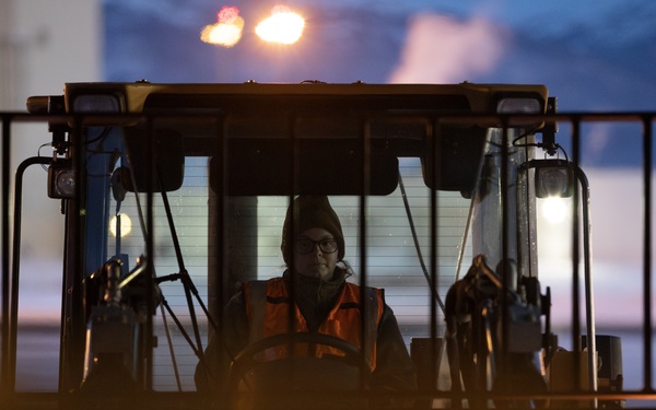 AKANG aviators transport AKOM members, gear, supplies to Bethel during Operation Halong Response