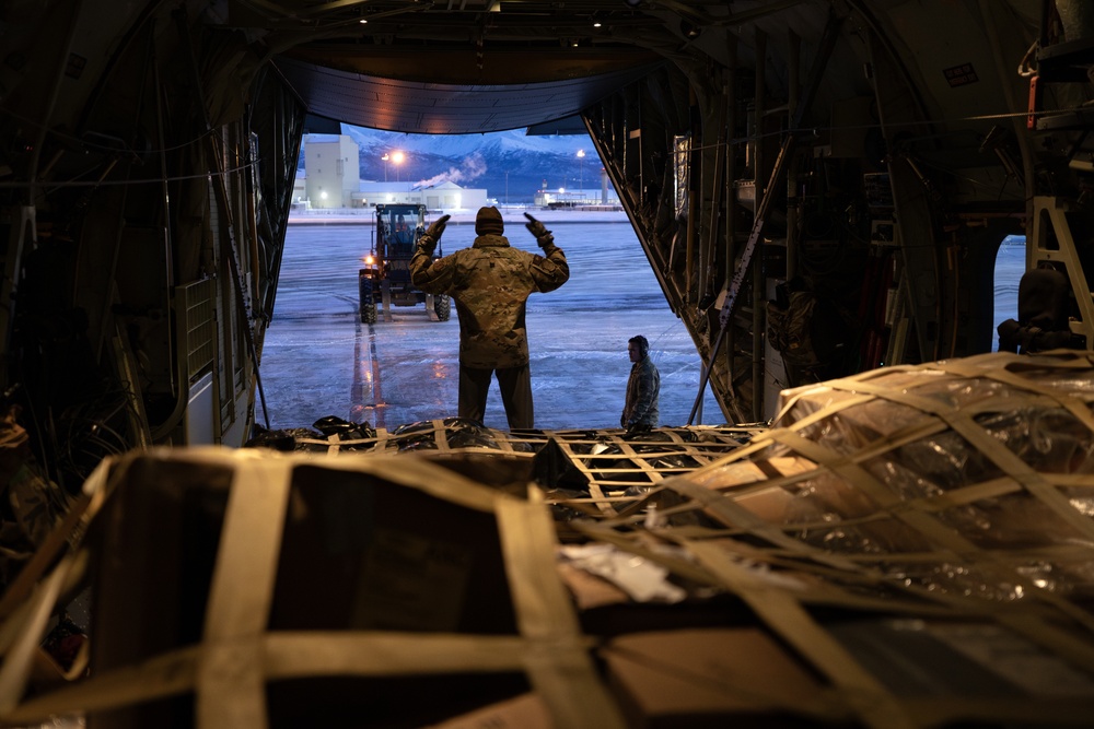 AKANG aviators transport AKOM members, gear, supplies to Bethel during Operation Halong Response