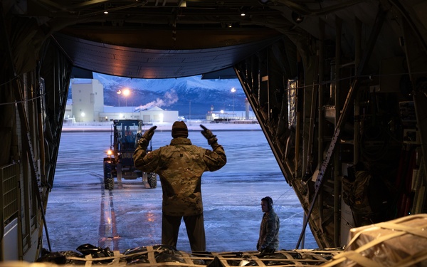 AKANG aviators transport AKOM members, gear, supplies to Bethel during Operation Halong Response