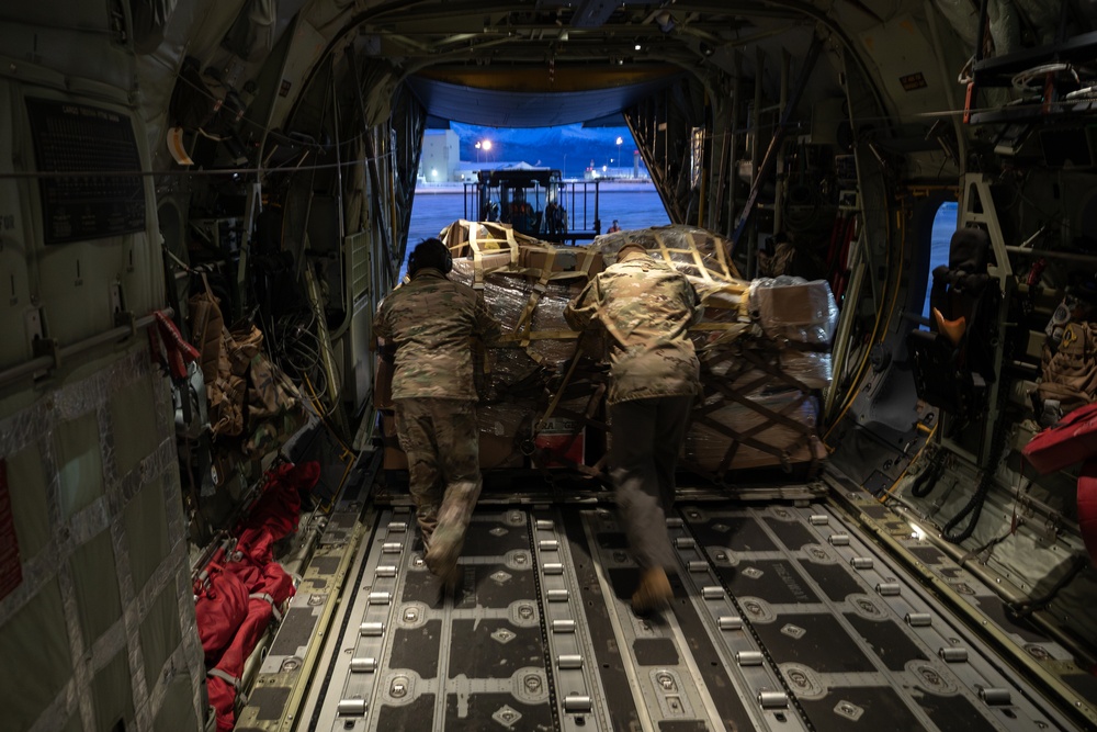 AKANG aviators transport AKOM members, gear, supplies to Bethel during Operation Halong Response