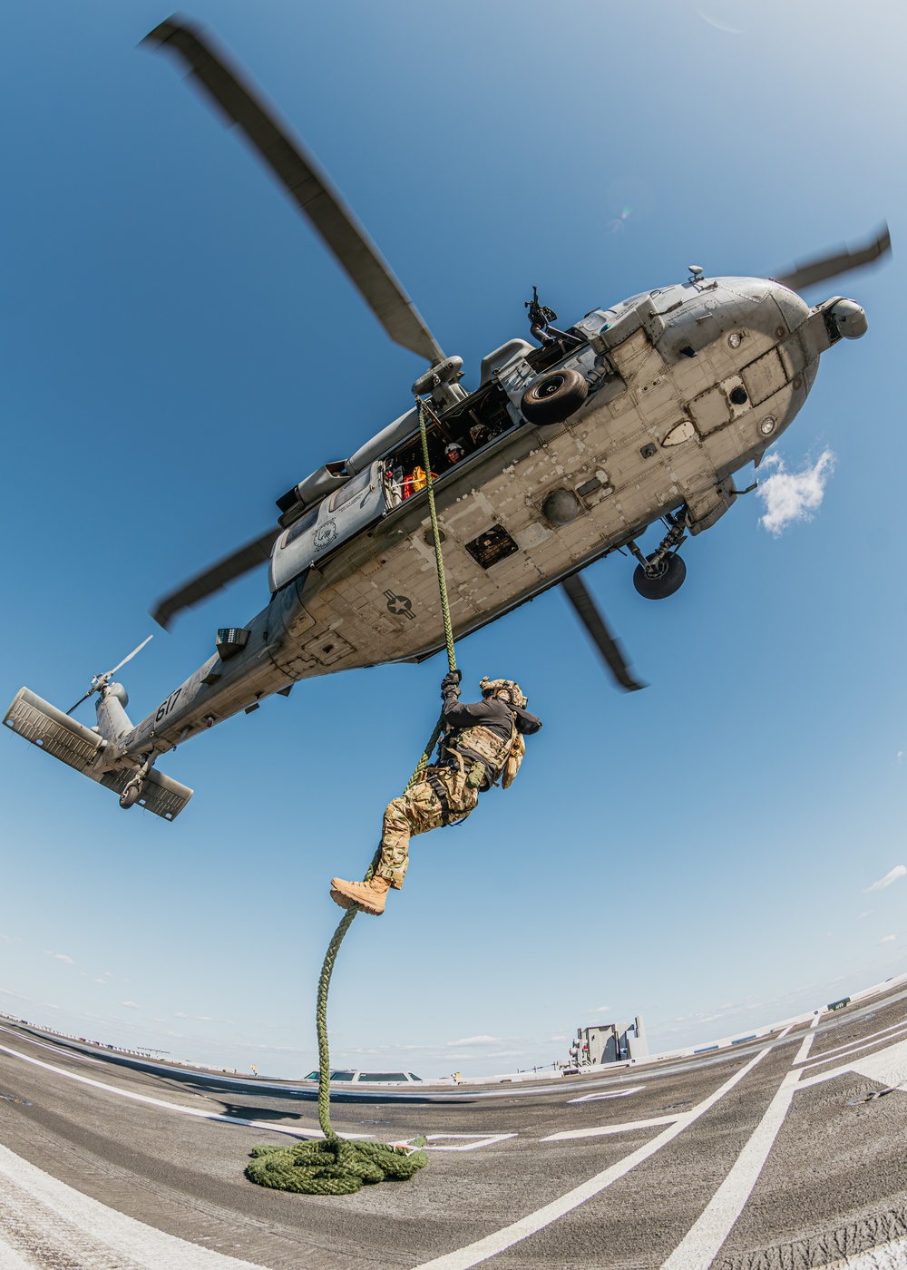 EODMU 5 and ROK Special Forces Conduct Fast Rope Exercise aboard George Washington during CSGEX