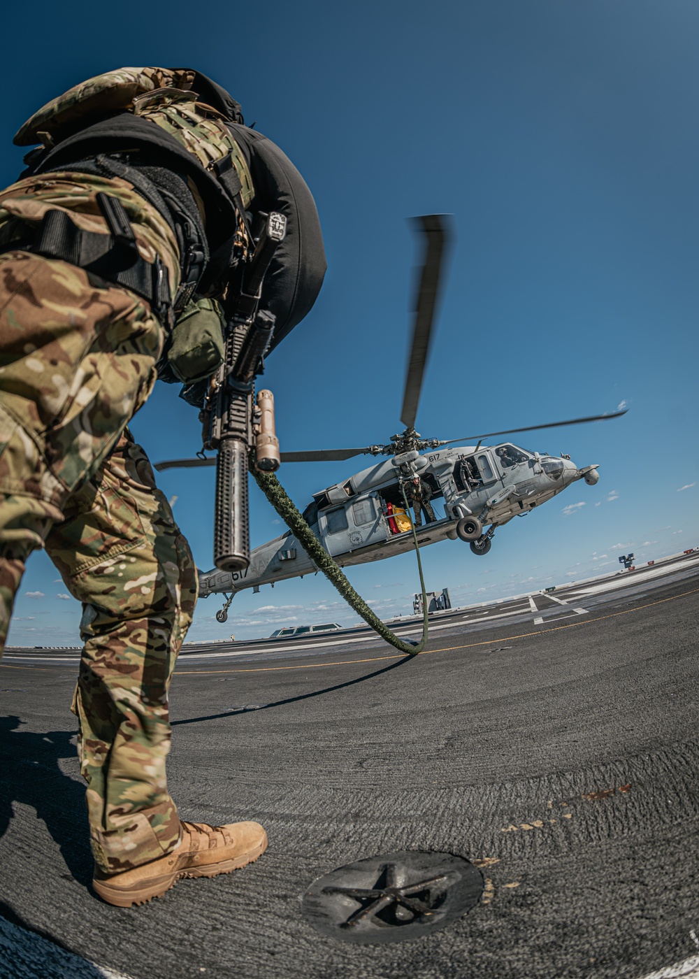 EODMU 5 and ROK Special Forces Conduct Fast Rope Exercise aboard George Washington during CSGEX