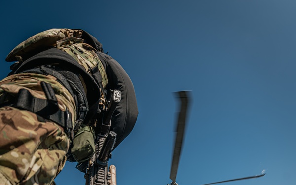 EODMU 5 and ROK Special Forces Conduct Fast Rope Exercise aboard George Washington during CSGEX