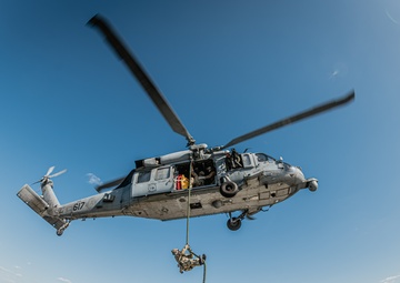 EODMU 5 and ROK Special Forces Conduct Fast Rope Exercise aboard George Washington during CSGEX